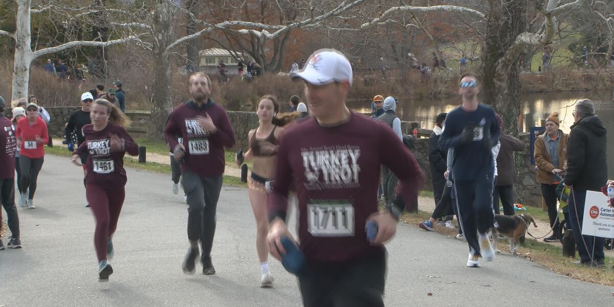 Boar’s Head Turkey Trot race raises funds for UVA Health Children’s