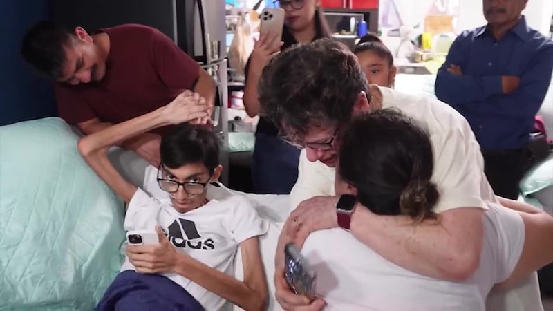 A Mexican couple detained by DHS were able to reunite with their son just a day before he died...